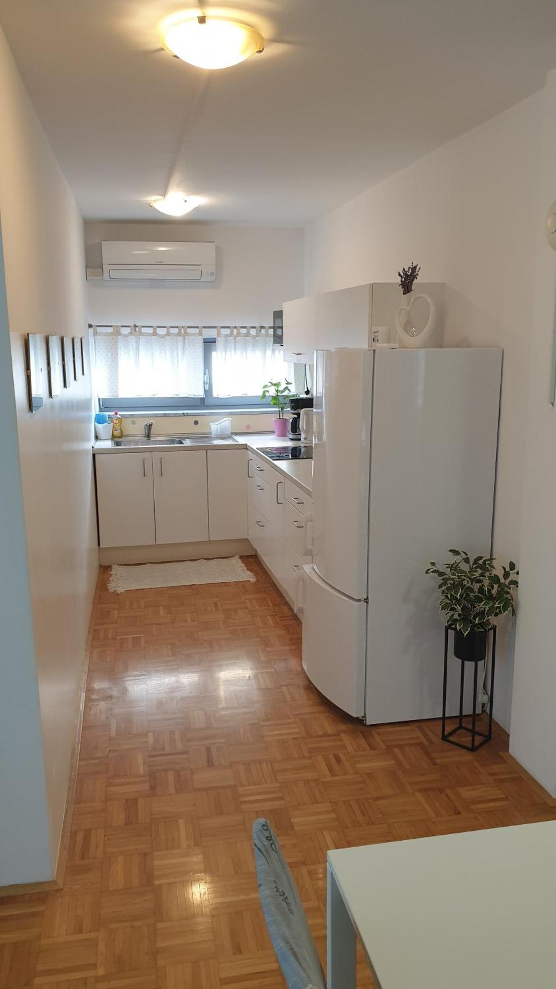 Apartment Emma Ljubljana - Free Parking, Ac, Wifi Quarto foto